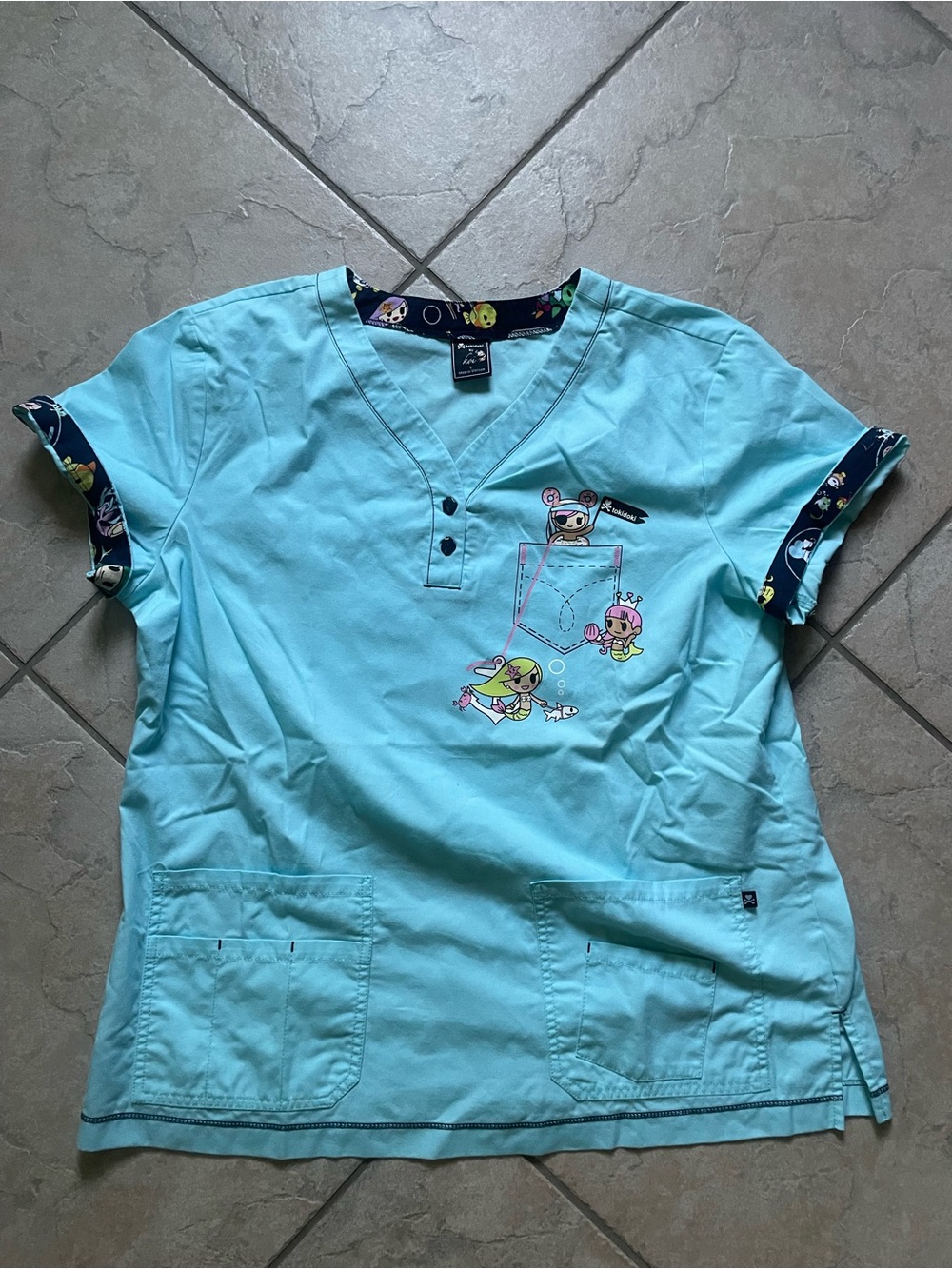 Koi Tokidoki scrub top size Large like new